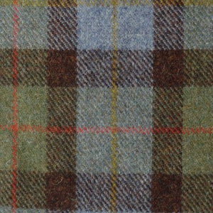 Torridon Shoulder bag in Harris Tweed.  Magnetic closure.  Hunting MacLeod tweed.  Scottish Treasures Celtic Corner